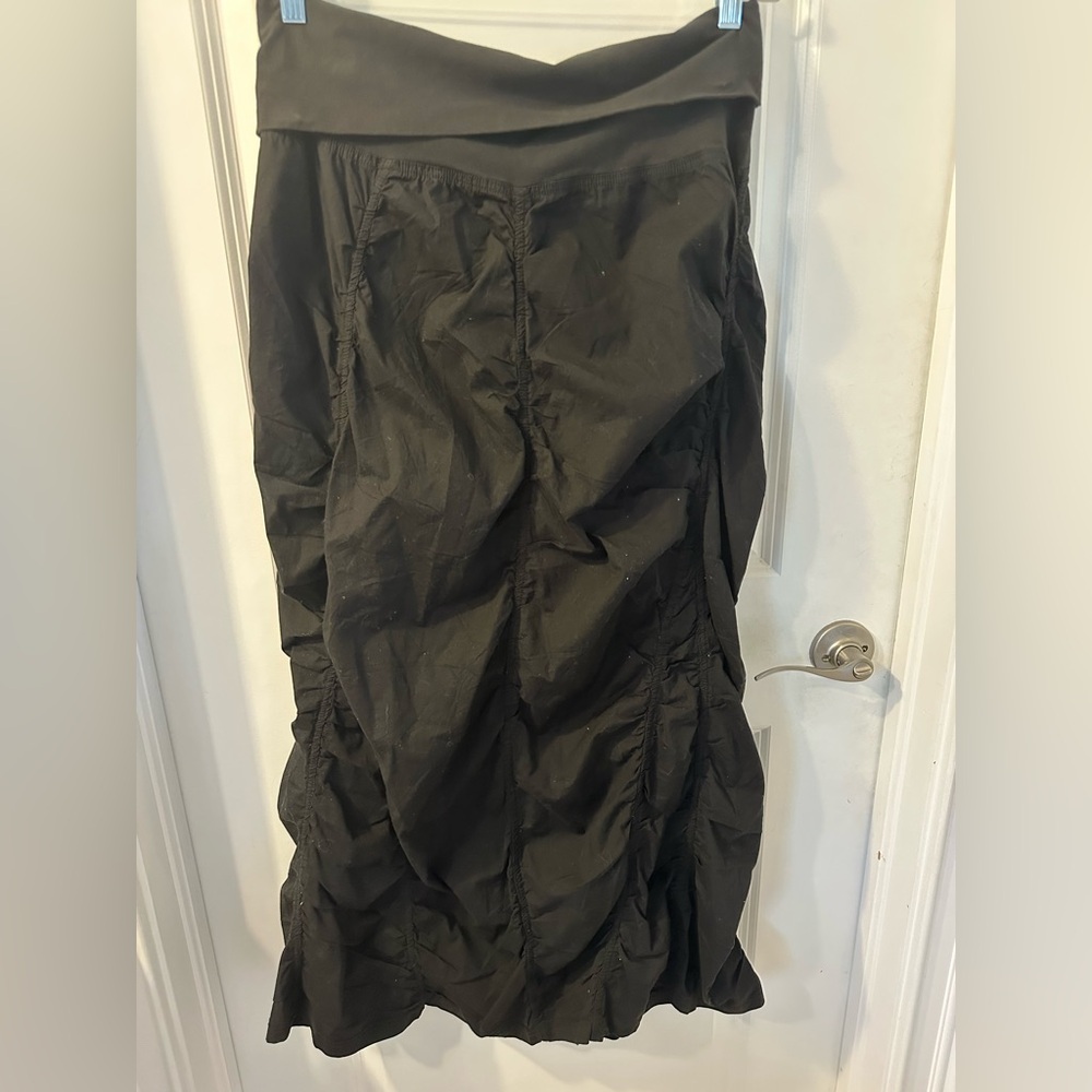 Black Women's Ruched Maxi Skirt - Classic Everyday Style